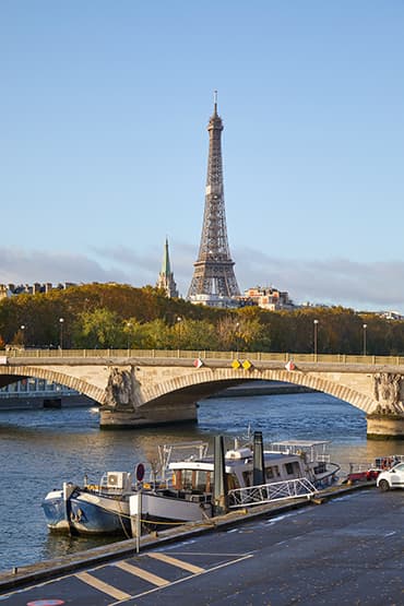 Visiter Paris avec un circuit touristique sur mesure avec chauffeur expérimenté